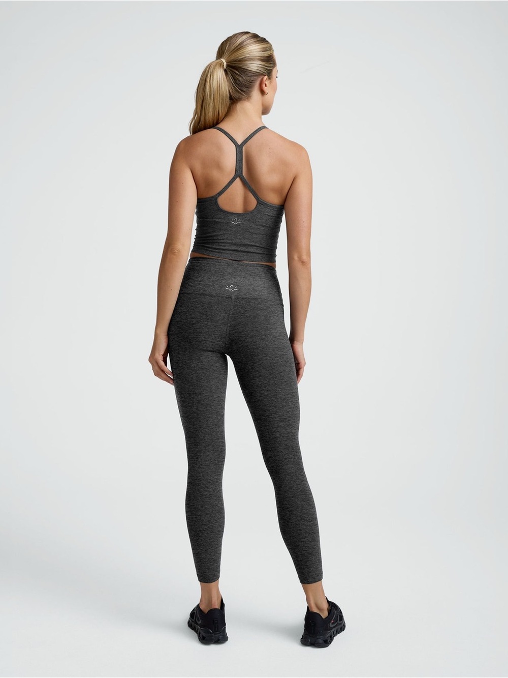 Beyond Yoga Spacedye Slim Racerback Cropped Tank Top Medium gray core athletic - Picture 2 of 11